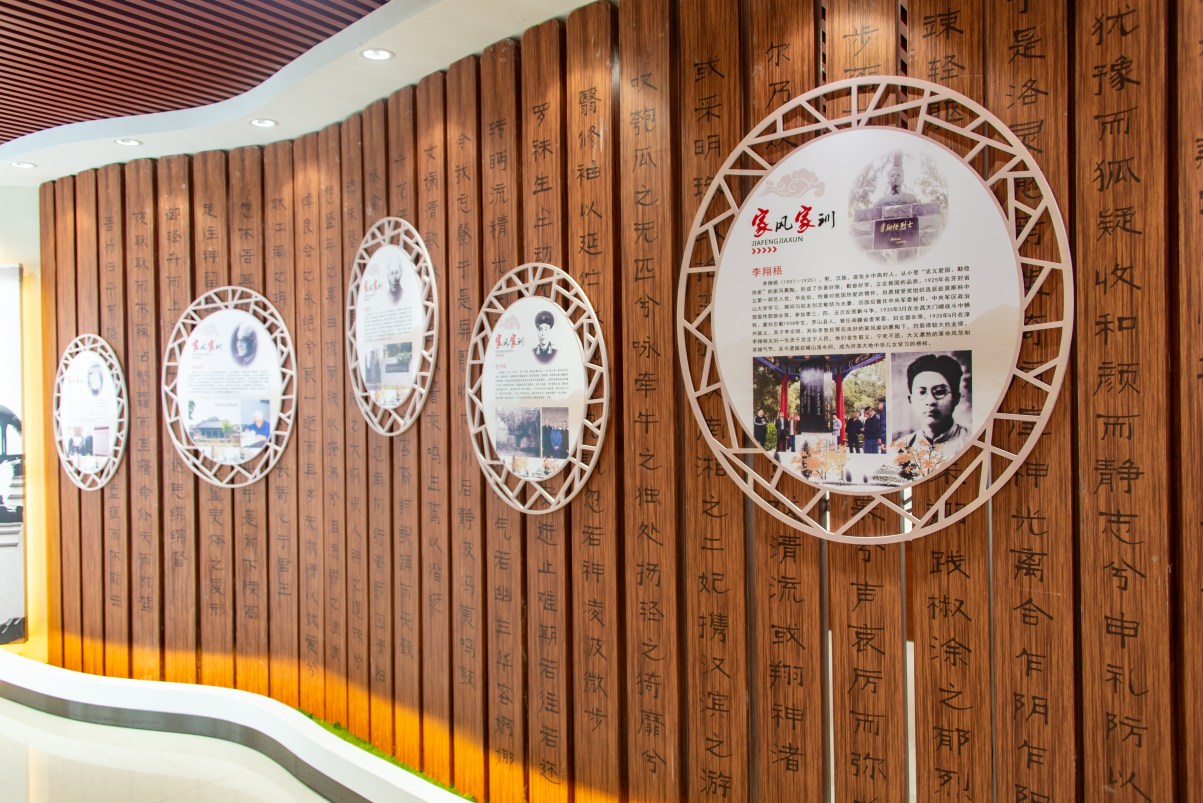 展示了洛宁当代先锋模范薛爱民,李笑白,颜孝宗等人的家风事迹,让广大
